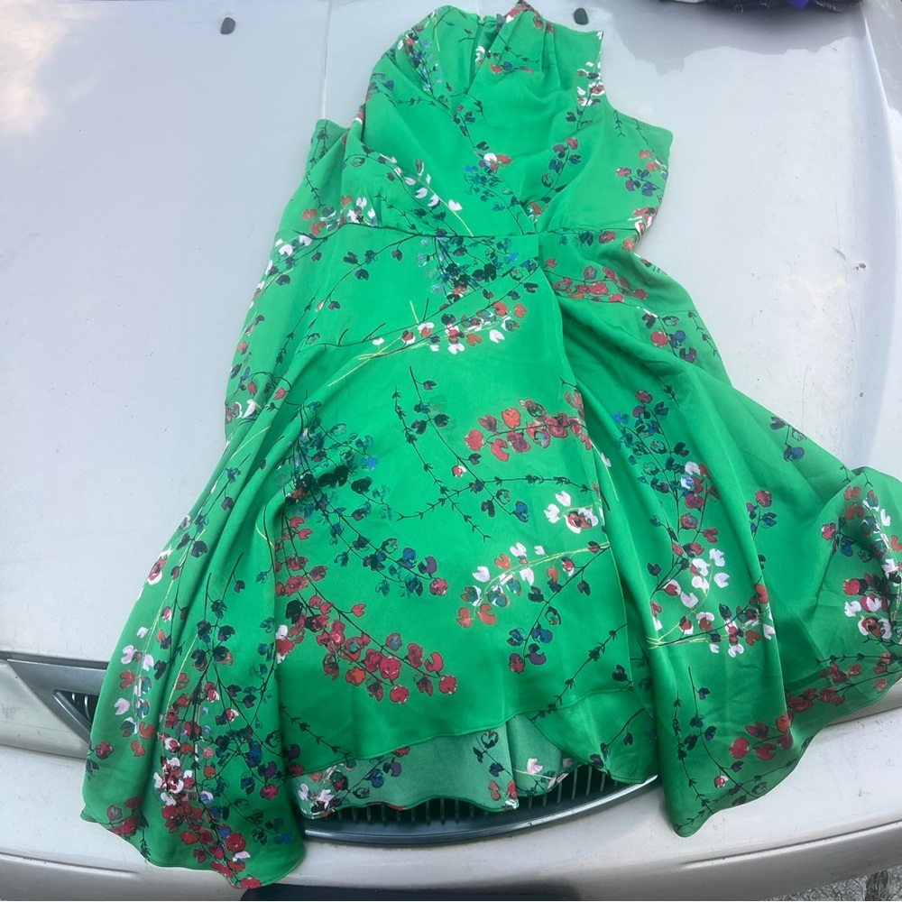 Maison Tara Emerald Green Floral Dress Faux Wrap Satin Asymmetrical Hem Size 4